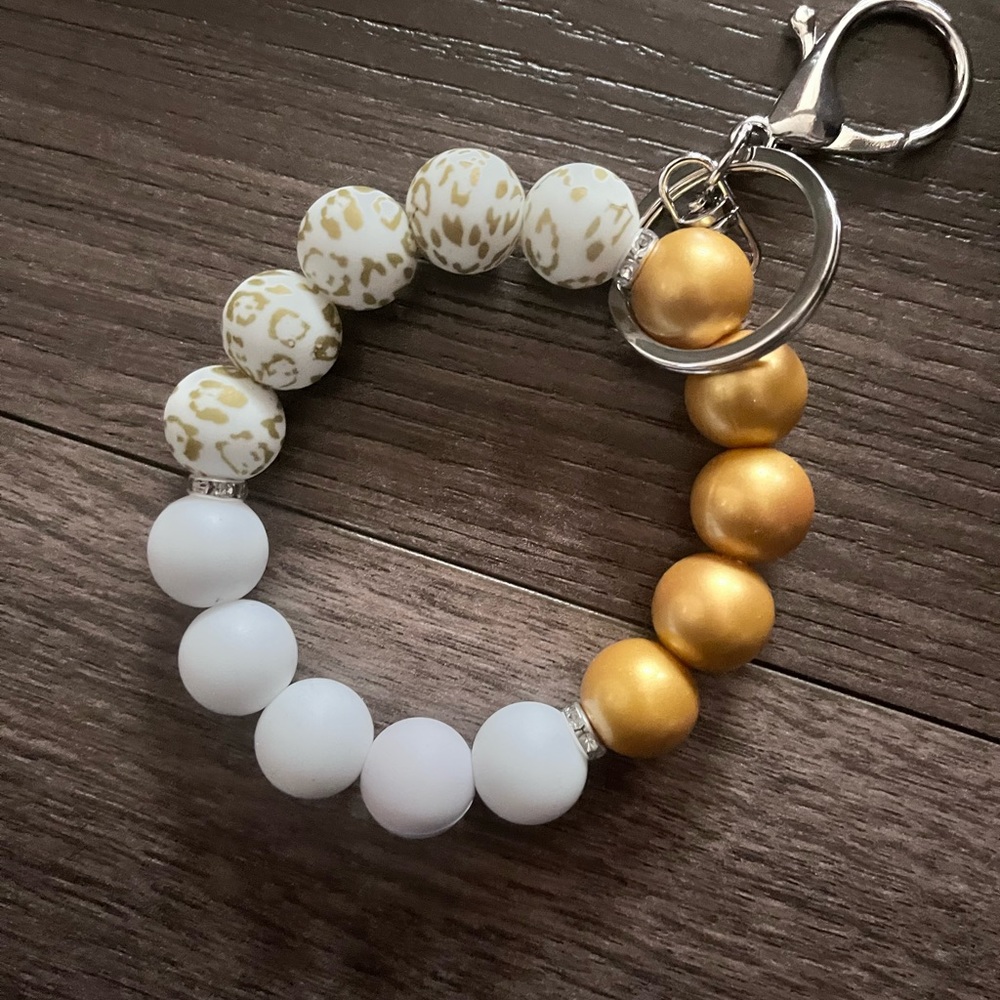 Gold leopard keychain